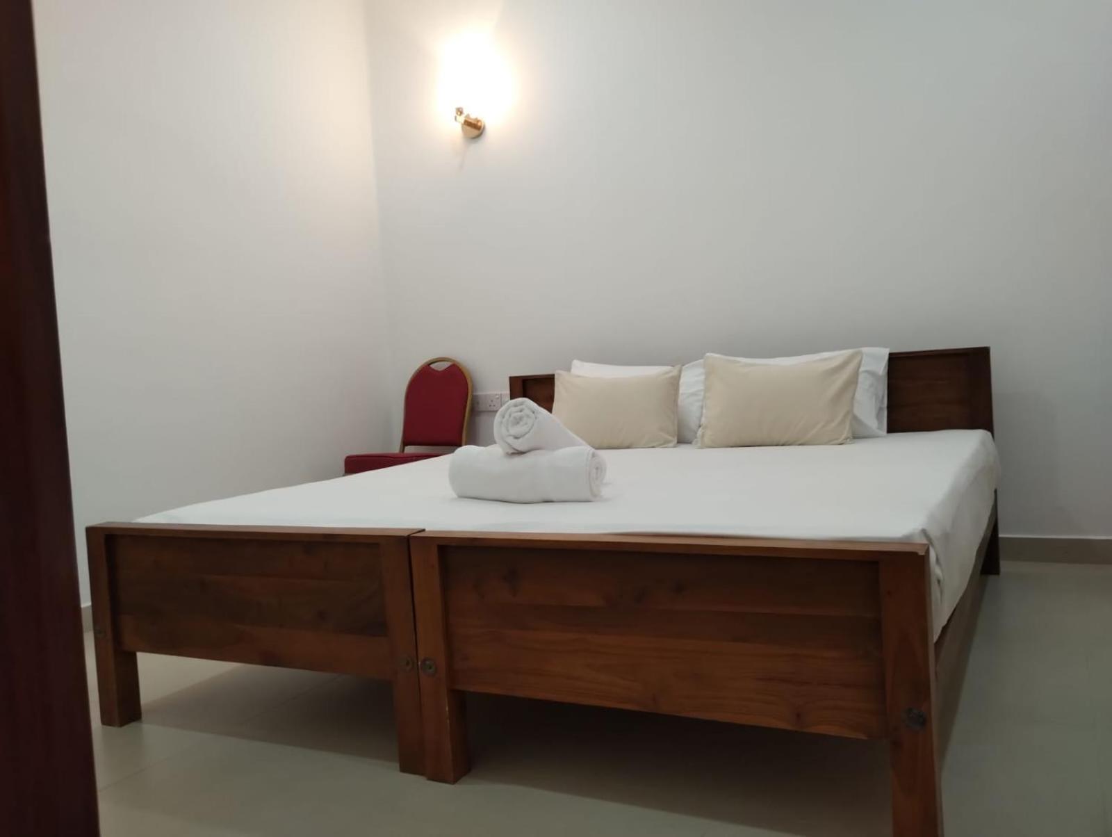 Urban Breeze Hotel Kundasale Ngoại thất bức ảnh