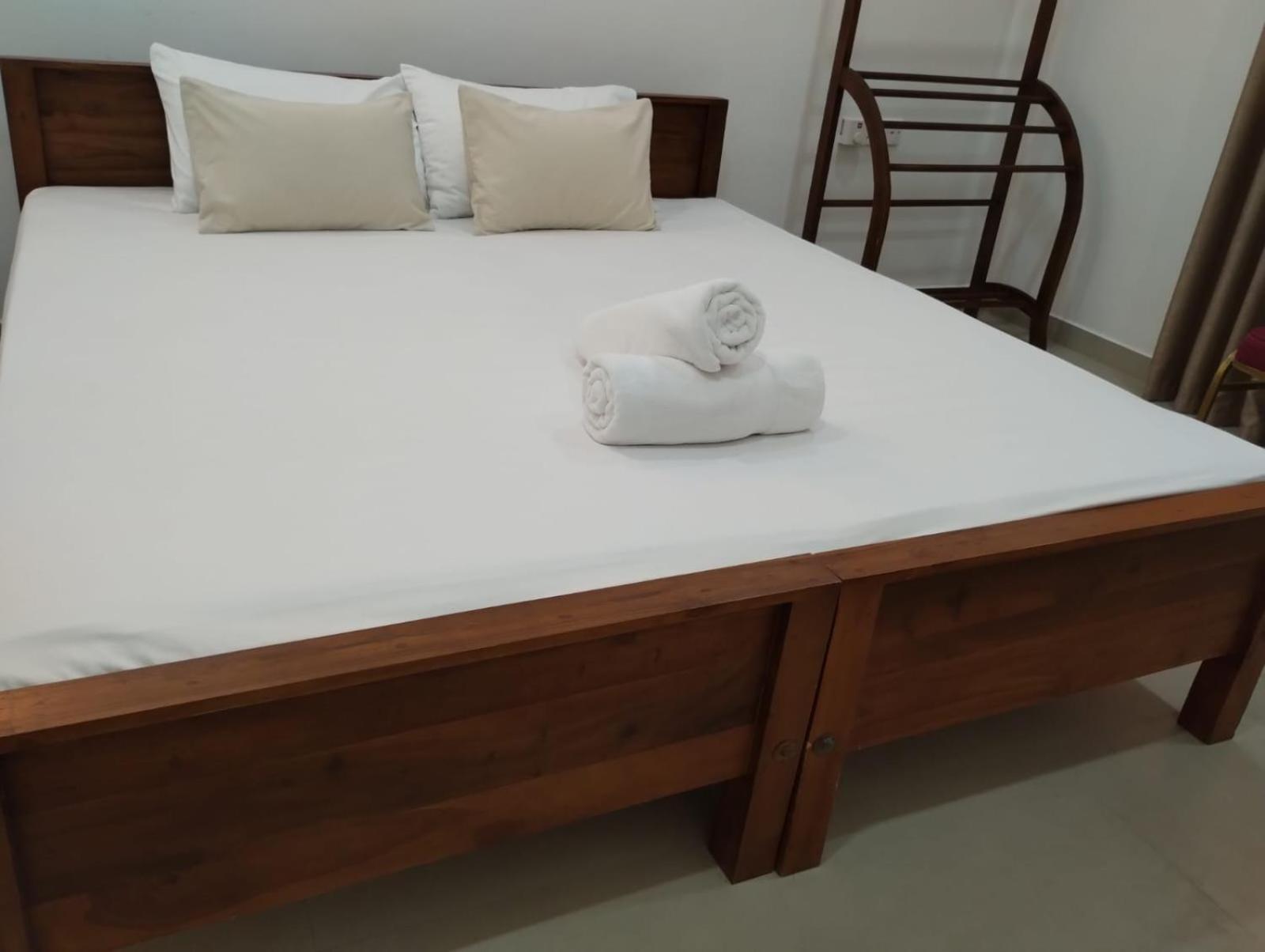 Urban Breeze Hotel Kundasale Ngoại thất bức ảnh