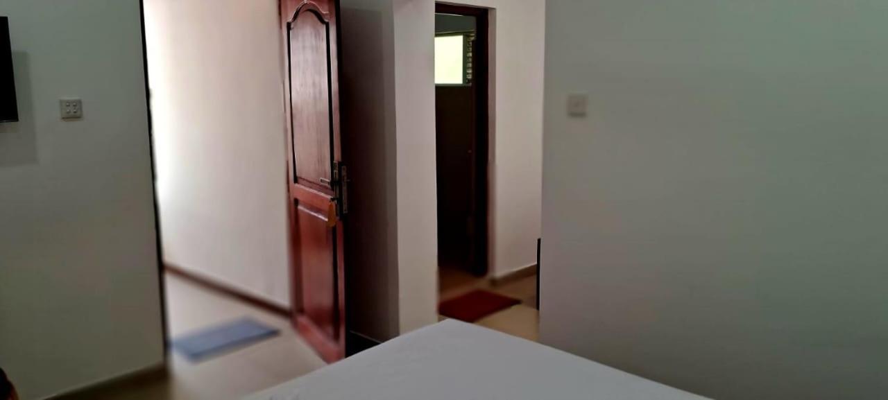 Urban Breeze Hotel Kundasale Ngoại thất bức ảnh