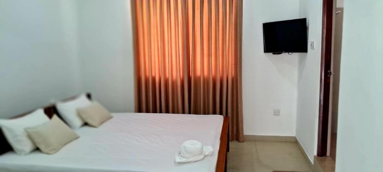 Urban Breeze Hotel Kundasale Ngoại thất bức ảnh