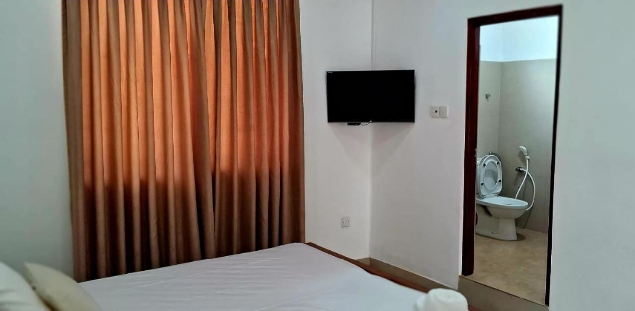 Urban Breeze Hotel Kundasale Ngoại thất bức ảnh
