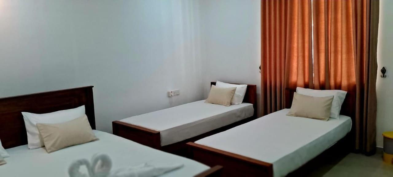 Urban Breeze Hotel Kundasale Ngoại thất bức ảnh