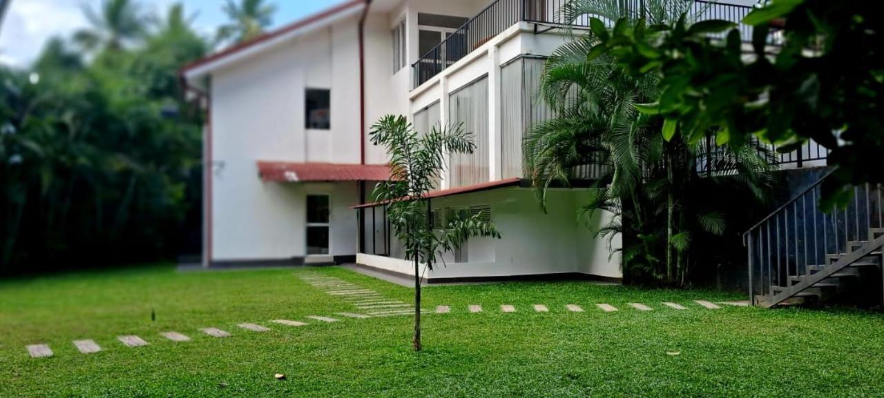 Urban Breeze Hotel Kundasale Ngoại thất bức ảnh